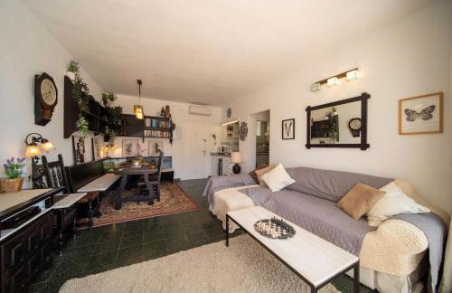 Sun-Drenched, Sea-View Apartment with Giant Patio! - Photo 31