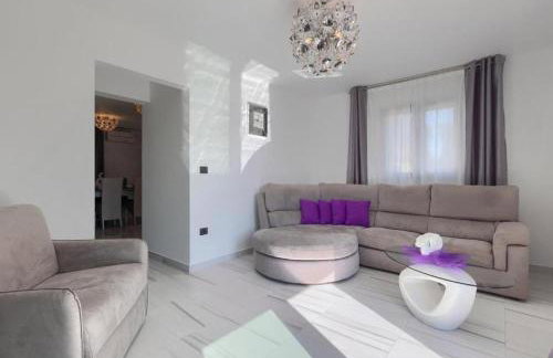 Villa Chiara 2 Bedroom, Private Pool, BBQ & Child-Friendly - Foto 12