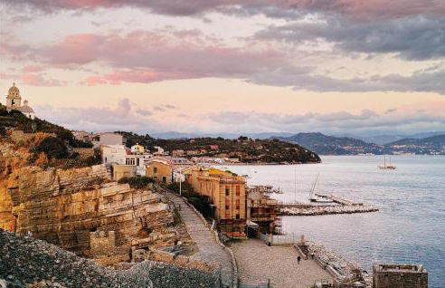 Beautiful Apartment In Pitelli -Sp- - Foto 12