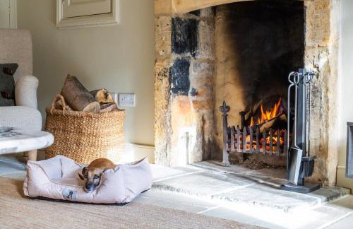 Cotswolds Stone Cottage in Lower Oddington - Photo 6