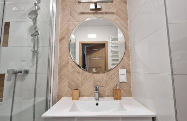 Apartament Paderewskiego Two Bedrooms Private Garage FV Self Check-in - Foto 22