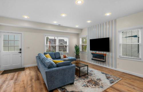 Stylish 4BR Haven: Serene Backyard and Fire Pit - Foto 32