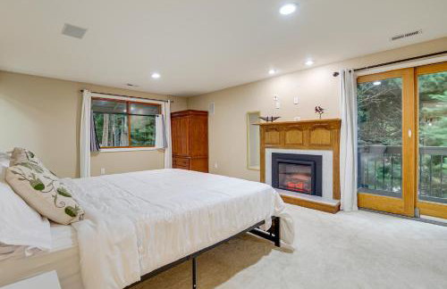 Lake-View Woodinville Retreat w/ Hot Tub + Theater - Foto 18