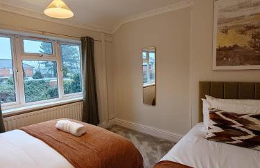 NEW 4 Beds Huge Driveway for LWBs Group Base Willenhall Bilston Junction 10 M6 A454 Keyway Junction A463- Wolverhampton Walsall--Bloxwich - I54 Business Park-Molineux Stadium - BY Samina - ARZ Stays - Regular Work & Long Stays Available - Foto 17