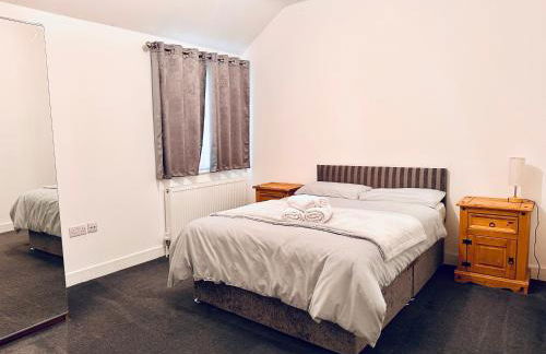 Stylish 1 Bedroom Flat in the Heart of Staines - Foto 14