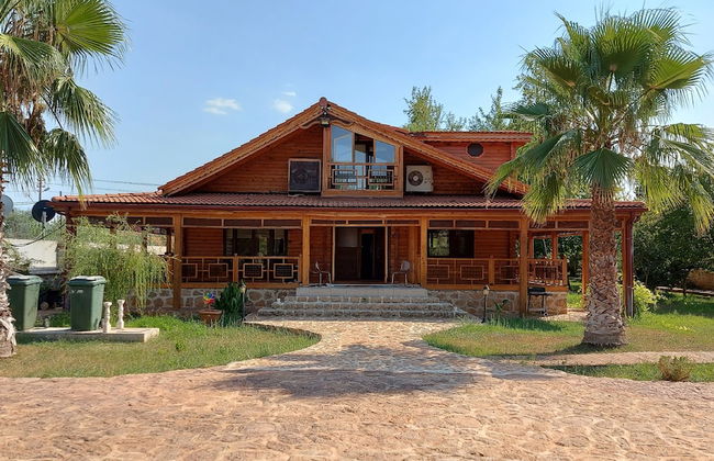 Wooden Villa w Private Garden Orchard -room w AC - Foto 1