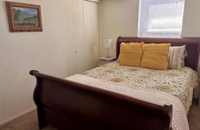 3.2 near University and Memorial Hospital - Photo 5