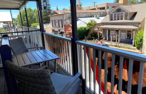 Historic Washington St Balcony - Photo 10