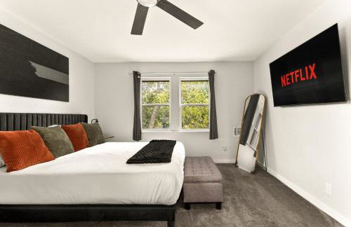 Spacious Retreat with Pool & Hot Tub - 10 Minutes to Downtown - Foto 25