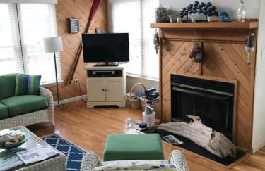 Pets OK Rest A Shored A Secure and Comfortable Home Flat Screen T Vs In All Rooms Fully Stocked With Plenty Of Amenities Private Inground Pool Gas Fireplace Rents Sat to Sat Full Weeks only - Foto 7