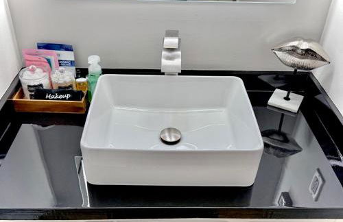 Pristine Full Sized Montrose Apartment Half Block to Menil Museum - Foto 27