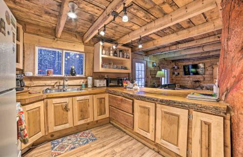 Secluded Vanderbilt Cabin, 9 Mi to Treetops! - Foto 10