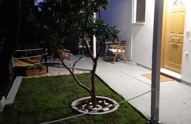 Byron House - Photo 15