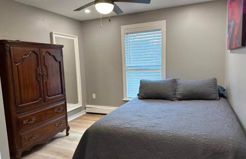 Stylish 3 BR Entire Home NearTown & Beach with Pool Table & King Bed - Foto 14