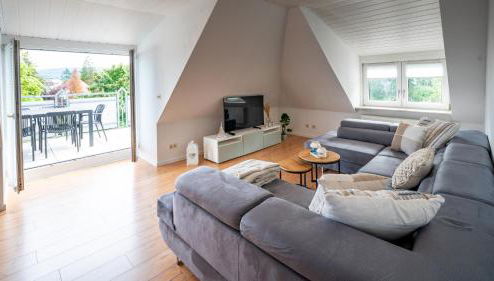 Stilvolle Dachgeschosswohnung - Foto 1