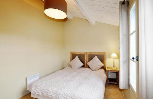 2 Bedroom Awesome Home In Saint-Laurent-De-La-Ca - Foto 16