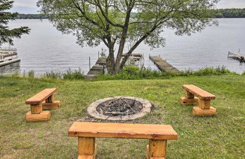 Lakefront Minocqua Cabin with Dock and Fire Pit! - Foto 2