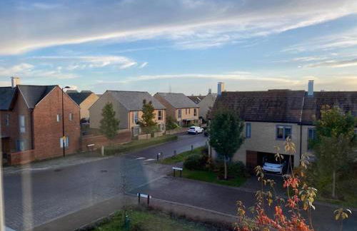 Homely, Cosy & Contemporary 4 BDR house with Garden & Parking 5 mins drive to Addenbrookes & Papworth hospitals & Bio Medical campus - Foto 20