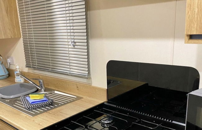 Lovely 2-bed Chalet in Prestatyn - Photo 7