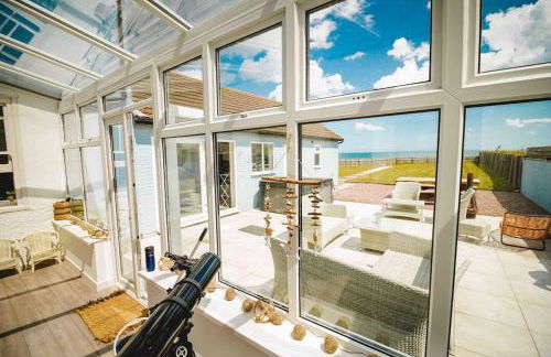 Sea View Beachfront House - Photo 1