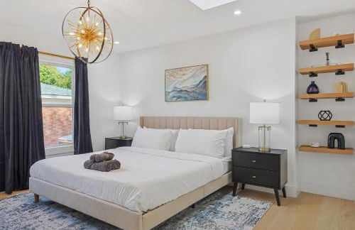 3-BD 3-BA Bungalow ft Backyard w Deck & Firepit - Foto 20