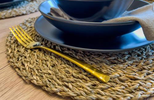 KUELhome - STYLISCHE ZENTRALE WOHNUNG MIT KÜCHE UND PARKPLATZ IN SEITENSTRAẞE - Foto 29