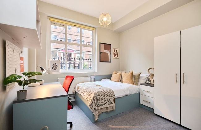 Deluxe Room 06 - Louise House Summer Youth Accommodation - Photo 1