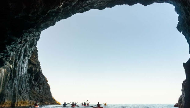 Navegando por la Cueva Bonita