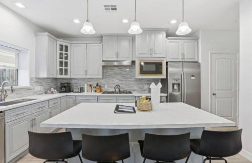 O18A Spacious 3BR Sleeps 10 Two Living Areas Houston - Foto 5