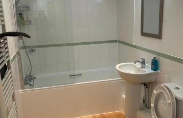 4 Beds 2 Bath Lift Refurbished MONTHLY DISCOUNTS - Foto 31