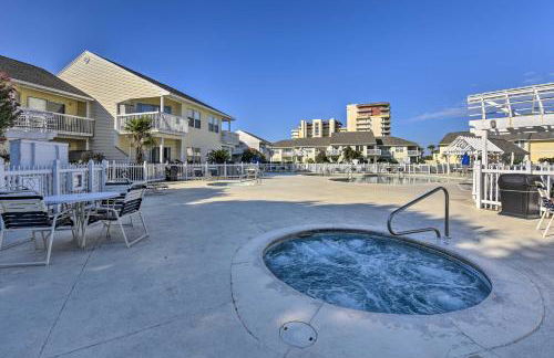 Walk to Beach Resort Retreat with Balcony in Destin - Foto 25