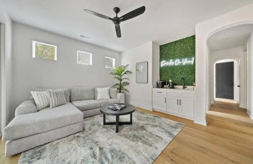 Modern 4BR Retreat in Uptown! - Foto 30