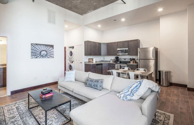 Sosuite 2BR Penthouse w W D Gym On-site Bar - Foto 3