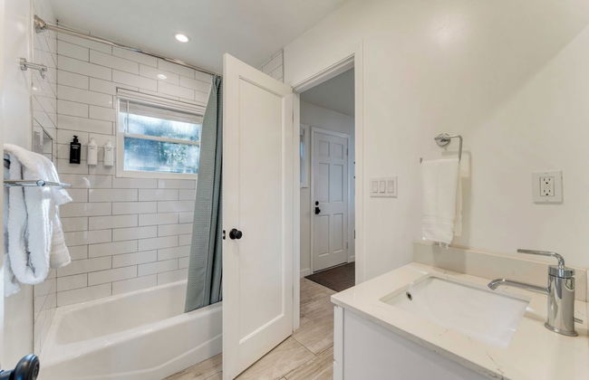 West Shore Lake House by Avantstay Ski Cabin w/ Backyard Sledding Hill! - Photo 23