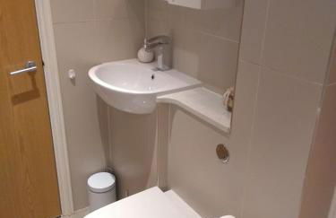 Three Bedroom Apartment by Beautiful Park - Photo 30