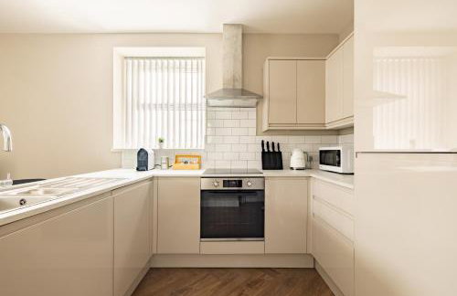 Plymouth by Charles Hope - Foto 19