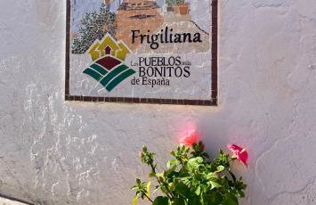 Cosy Andalusian Home with Roof Terrace in Town Centre - Photo 55
