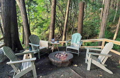 Waterfront Retreat with Fireplace, Hot Tub & Sauna - Foto 9