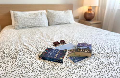 Villa Amorio a spacious modern getaway with a private heated pool & Sea Views - Foto 33