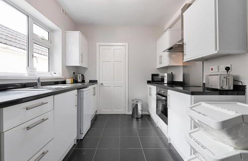 Bright & Spacious Home Near Swansea & Beach - Foto 18