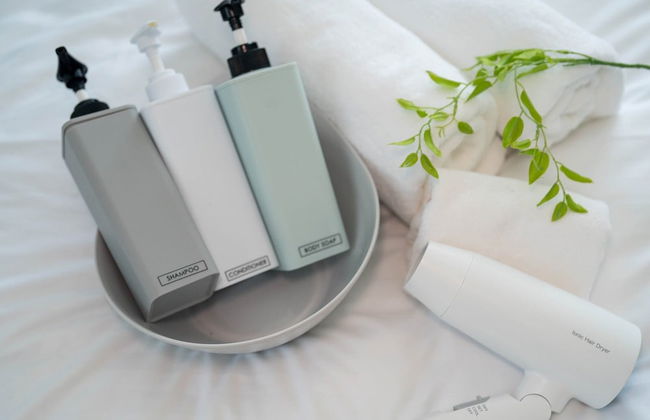 THE LUNA LOUNGE - Photo 16