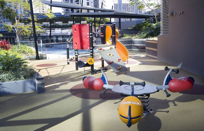 Mantra Circle on Cavill - Photo 80