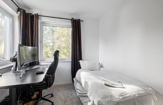 Modern Villa With Jacuzzi - Photo 21