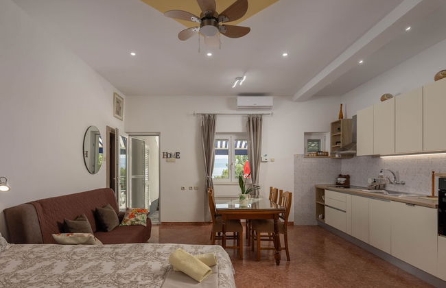 Pool Apartment Yellow Sun Omiš - Photo 2