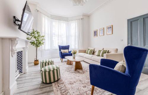 Immense Bright 5BR House near Kensington Olympia - Photo 6