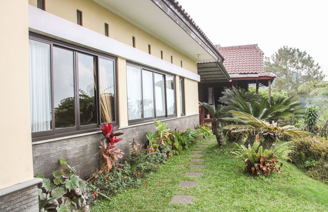Aldeoz Ciater Cikole Villa Subang - Photo 11