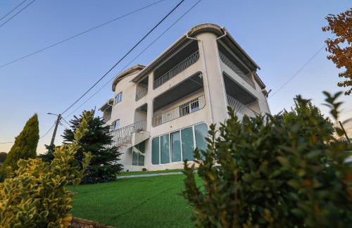 White Guest - Foto 2