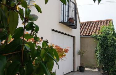 Grove View Studio Apartment - Photo 16