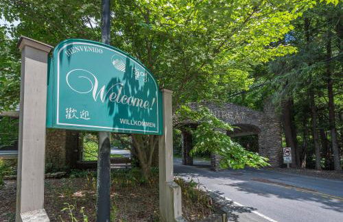 Charming Pet-Friendly Cottage Walkable to Town! - Foto 37