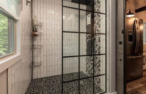 French Country Cottage Dock & Screened Porch - Photo 26